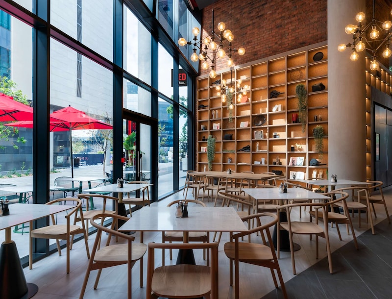 OUI Bar & KTCHN