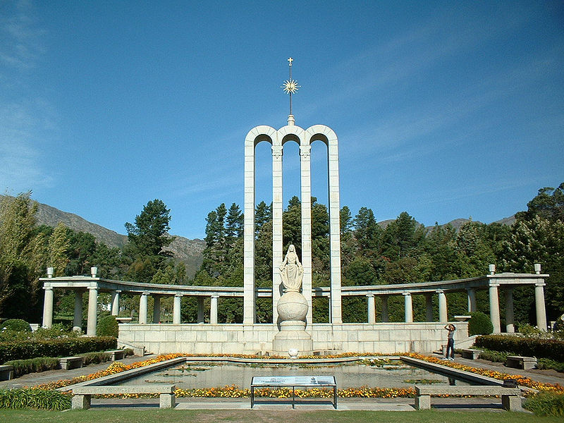 Huguenot Memorial Monument