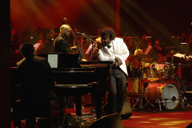 Mandisi Dyantyis: Symphonic Celebration