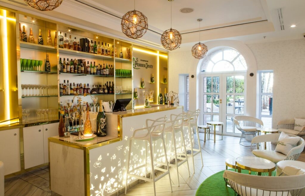 Lounge at 54 on Bath